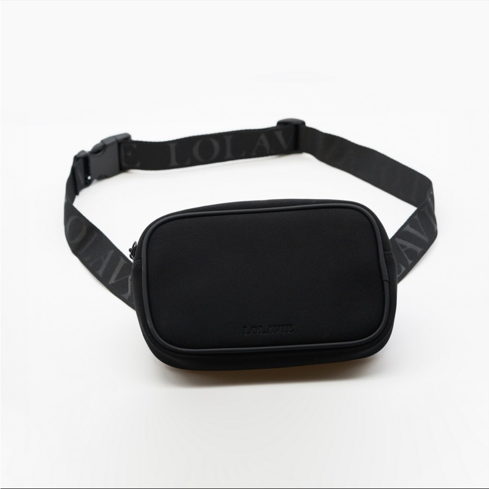 🖤LolaVie Neoprene Black Crossbody Bag🖤